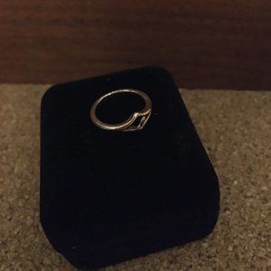 Dimond shaped simple gold ring size 5